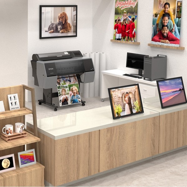 Epson SureColor SC-P7300 -postavitev v prostoru.